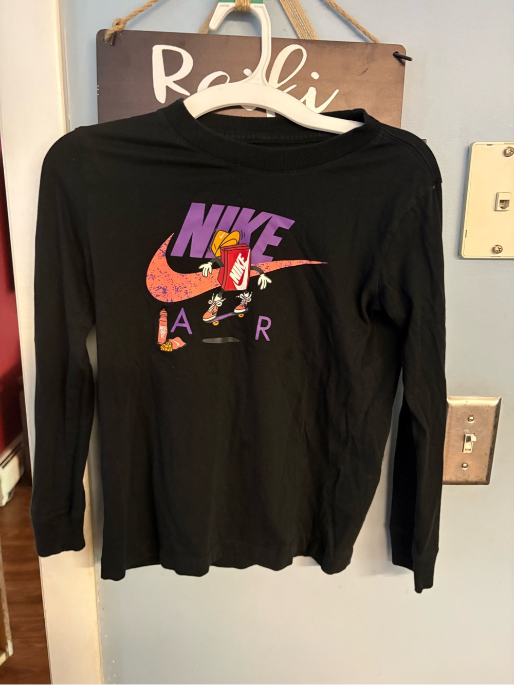 Nike Kids Long-Sleeve Graphic Tee – Size Youth Small (8)